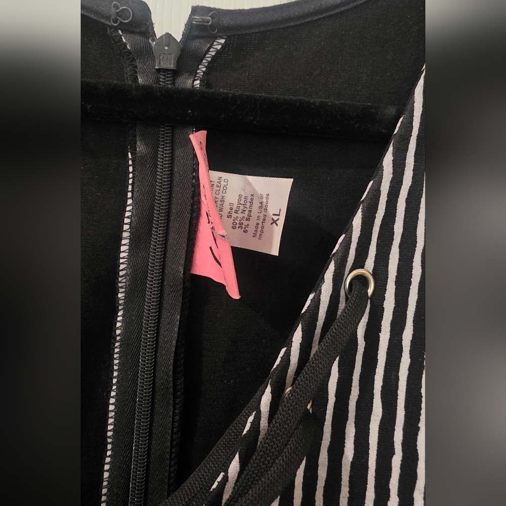 Vixen by Micheline Pitt Black Striped Miss Kitty Wiggle Dress with Belt Size XL - Picture 4 of 6